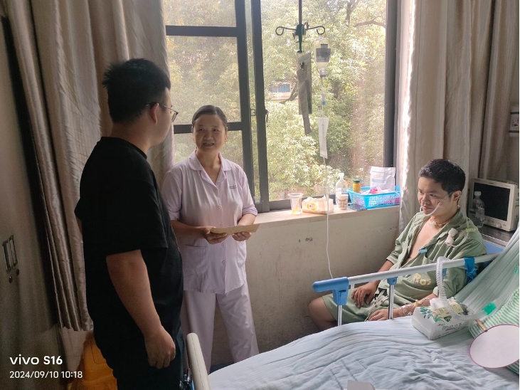 情暖深秋，慰問送關懷——綿陽工廠慰問突發(fā)疾病員工.png
